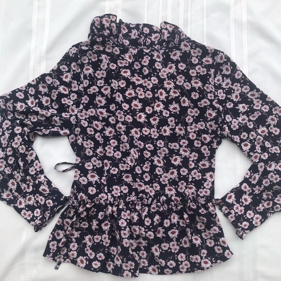 Everleigh floral blouse crossover wrap style women’s size large top - Picture 9 of 13
